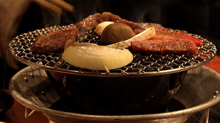 Yakiniku: mangiare carne diventa convivialità in Giappone
