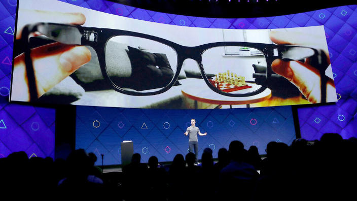 Facebook conferma: gli occhiali con realtà aumentata sono il futuro #agoraclick168