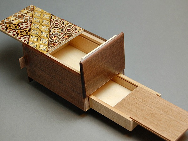 Scatola puzzle giapponese in intarsio di legno, scatola segreta che si apre  in 12 passaggi, puzzle artigianale fatto a mano in Giappone -  Italia