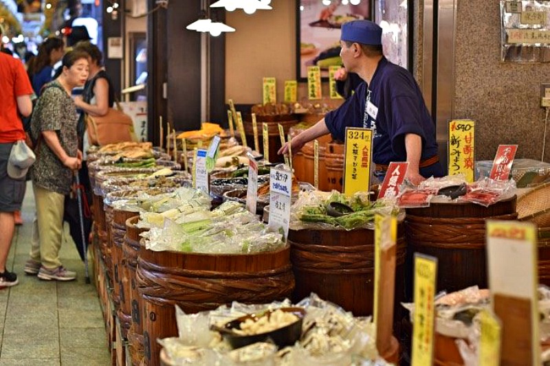 SPESA E PRANZO CON CIBI PRONTI DEL SUPERMERCATO IN GIAPPONE 