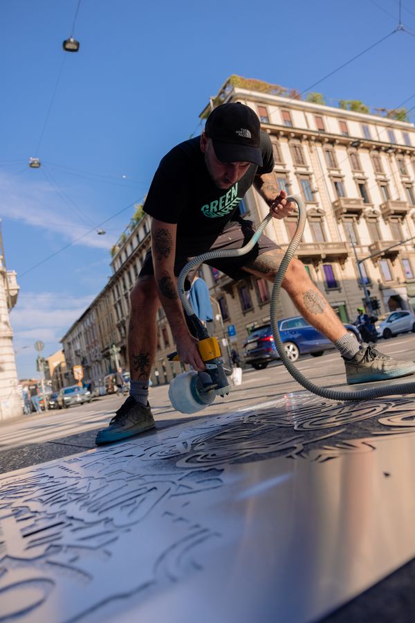 Gachiakuta invade Milano con i graffiti dedicati alla serie