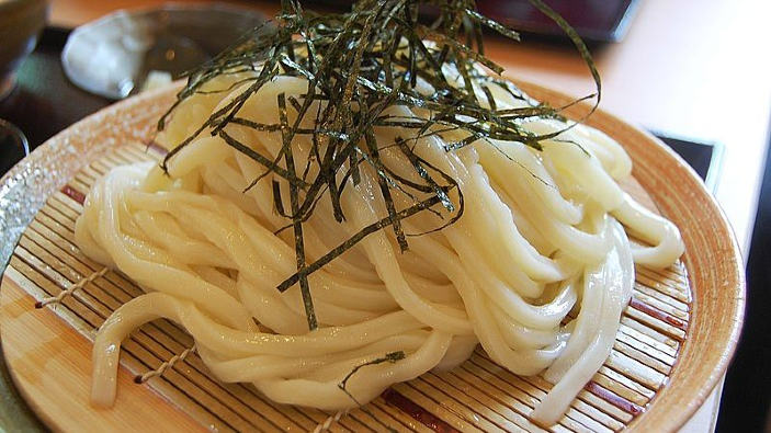 Corso Cucina Giapponese It - Gli Udon sono un tipo di pasta giapponese  preparata con farina di grano tenero, acqua e sale. Sono simili a degli  spaghetti molto spessi e hanno una