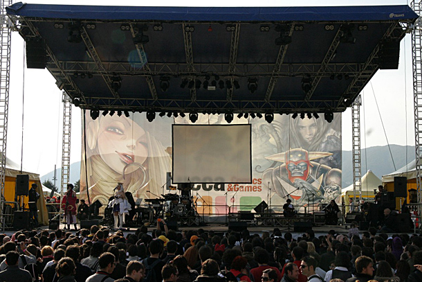 Lucca 2010 - Palco Music & Cosplay