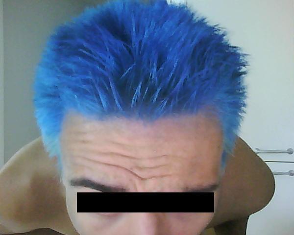 Capelli blu puffo alla posta del kuore Capelli blu puffo alla posta del kuore